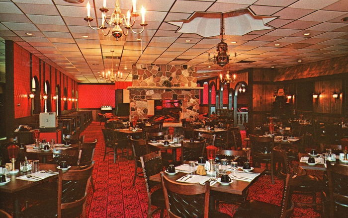 Heppner Villa - Postcard (newer photo)